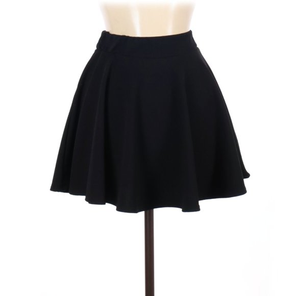 Black Casual Skater Skirt - Picture 2 of 5